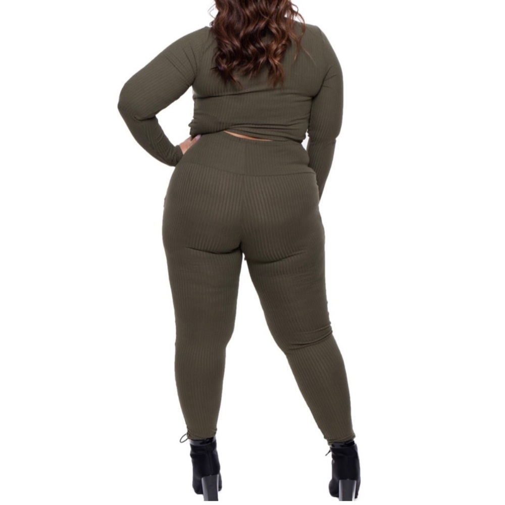 NEW| Curvy Sense Ribbed Knit Ruched Top & Jogger - Picture 2 of 6